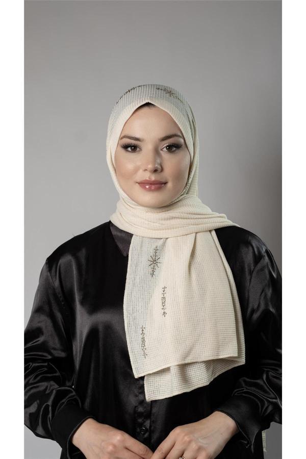 Hürrem Bone Krem Pratik Hazır Geçmeli Tesettür Şal Örme Kumaş Taşlı Yıldız Desenli  2118Y_40 - Image 1