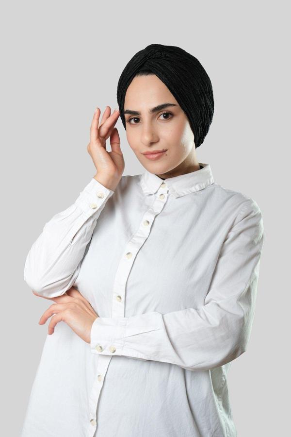 Hürrem Bone Siyah Çapraz Büzgülü Piliseli Tesettür Bone Fukuro Kendinden Desenli 2316_01 - Image 1