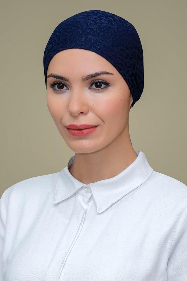 Hürrem Bone Lacivert Pratik Hazır Geçmeli Tesettür Bone Jakarlı Desenli Güllü 1202_02 - Image 1