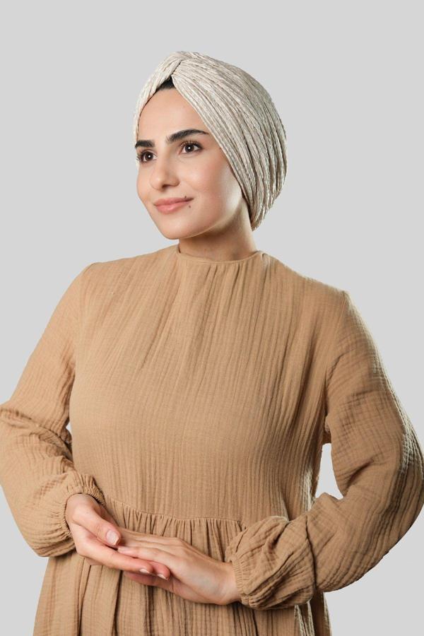 Hürrem Bone Bej Çapraz Büzgülü Piliseli Tesettür Bone Fukuro Kendinden Desenli 2316_12 - Image 1