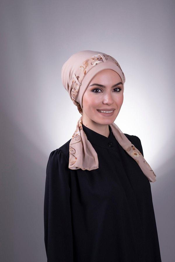 Hürrem Bone Bej Pratik Hazır Geçmeli Tesettür Bone Sandy Kumaş Desenli Şifon Kemerli 1205D_12 - Image 1