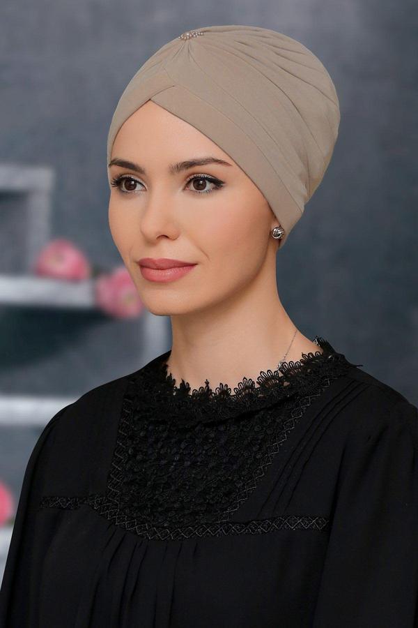 Hürrem Bone Bej Pratik Hazır Geçmeli Tesettür Bone Sandy Kumaş Taçlı Büzgülü 1208_12 - Image 1