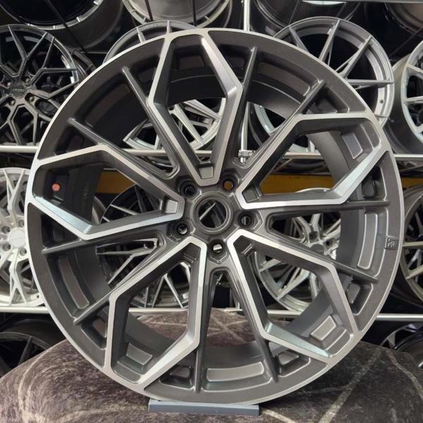 22 inç 5x120 Land Rover Gun Metal Elmas Kesim Jant Modeli (4 Adet) - Image 1