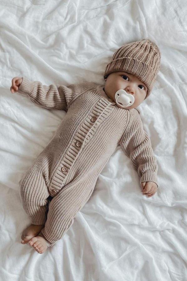 Minytrendy Kız/Erkek Bebek Örme Düğme Detaylı Şapkalı Triko Yenidoğan Tulum Takımı-Sütlükahve - Image 1