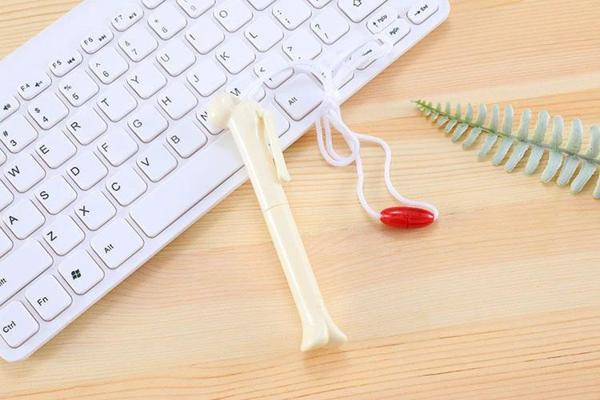 Büro Ev Ofis Hediyesi için Boyun Askılı Kemik Tasarımlı Tükenmez Kalem - Image 1