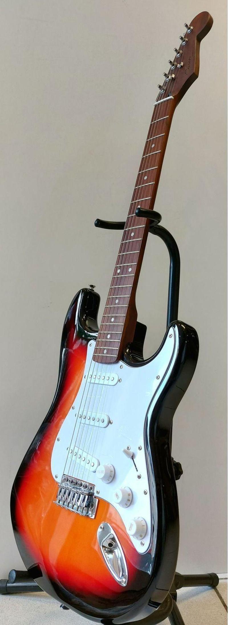  Elektro Gitar