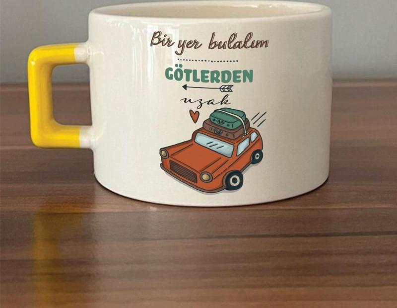 Bir Yer Bulalım Götlerden Uzak Baskılı Sarı Kulplu C Fincan