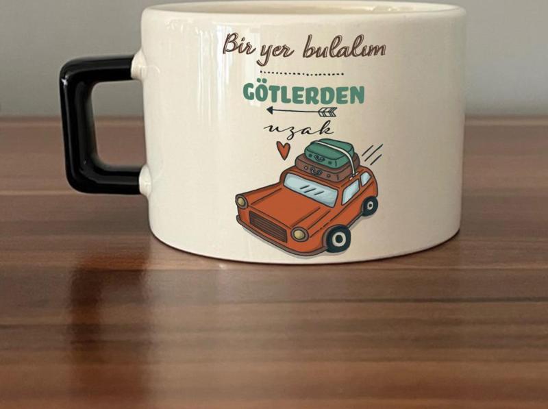 Bir Yer Bulalım Götlerden Uzak Baskılı Siyah Kulplu C Fincan