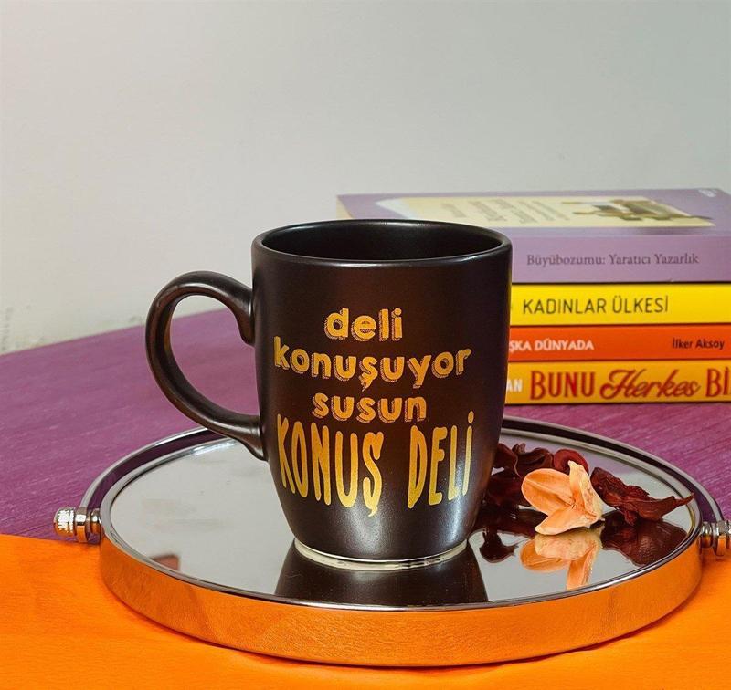 Deli Konuşuyor Susun Konuş Deli Gold Yazı Tasarımlı Siyah 9 Cm Kupa Bardak