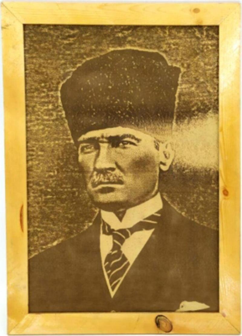 Atatürk Kalpaklı Portresi ( Deri Işleme