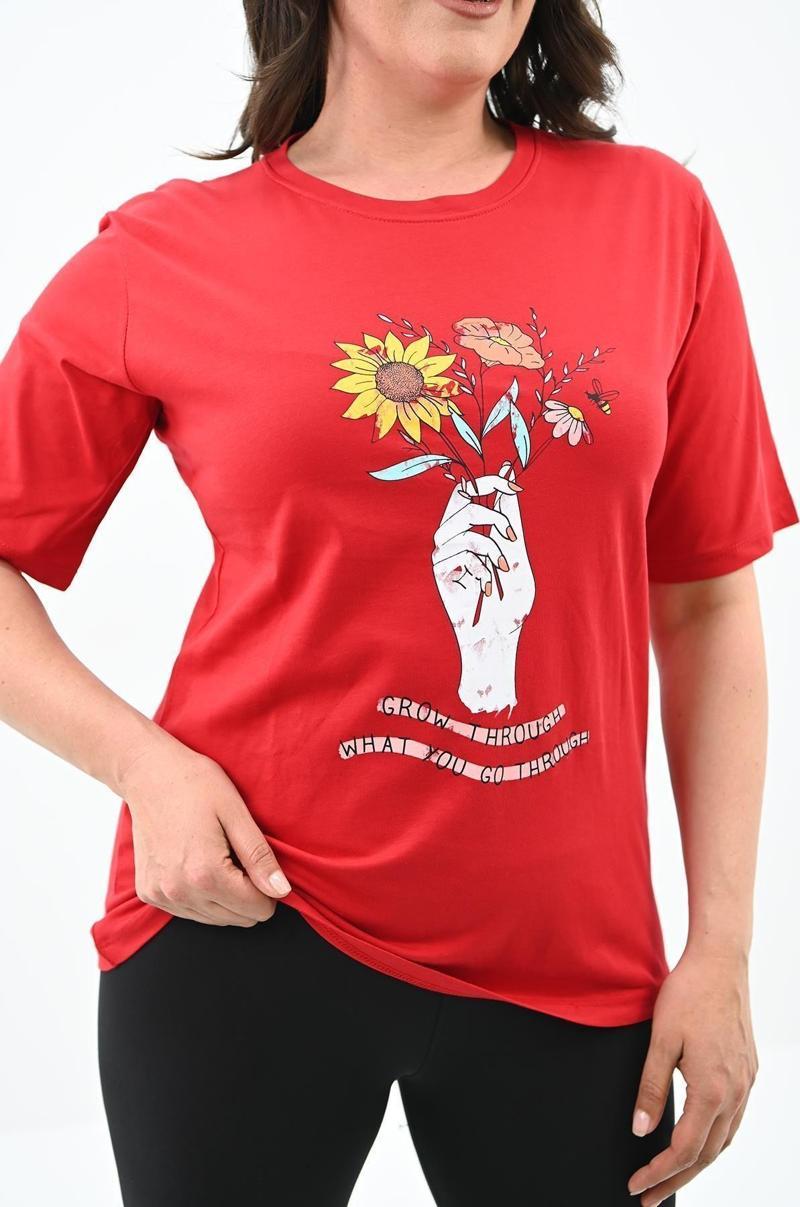 Kadın Büyük Beden Çiçek Tutan El Baskılı T-Shirt 1574-23 Kırmızı XL