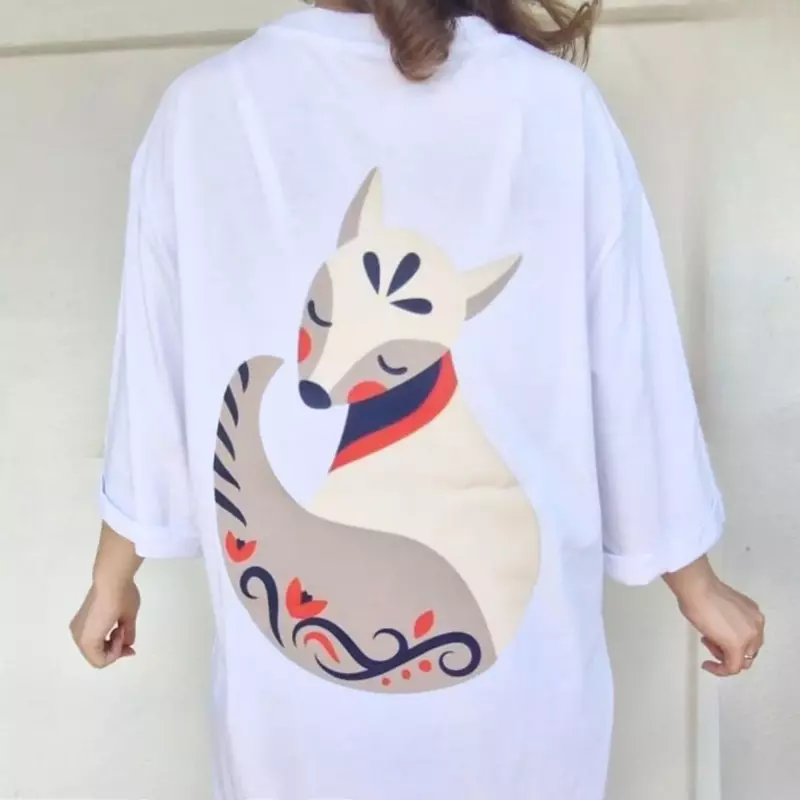 Baskı Beyaz Pamuklu Sırt Figür Baskılı Oversize Uzun T-shirt