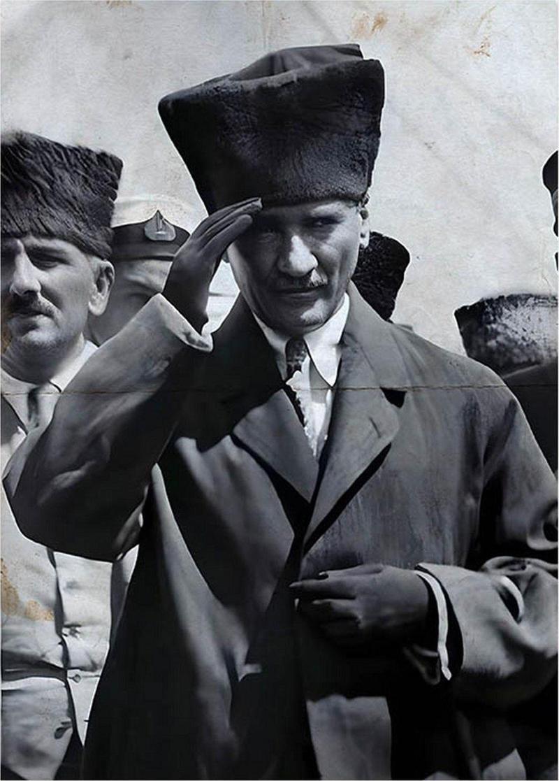 Karizma Tablo Mustafa Kemal Atatürk Asker Selamlarken Mdf Tablo 50 cm x 70 cm