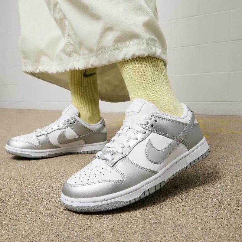 Dunk Low Metallic Silver Gri Beyaz Sneaker Ayakkabı FV1311-100