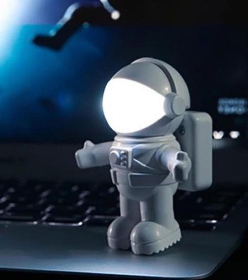 USB Şarjlı Astronot Şeklinde Gece Lambası Kitap Okuma Işığı