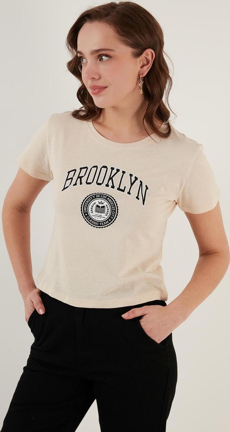 Brooklyn Baskılı Bisiklet Yaka Dar Kesim Bayan T Shirt 5864581 TAŞ