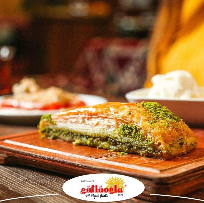 Fıstıklı Havuç Dilim Baklava 1 Kg.