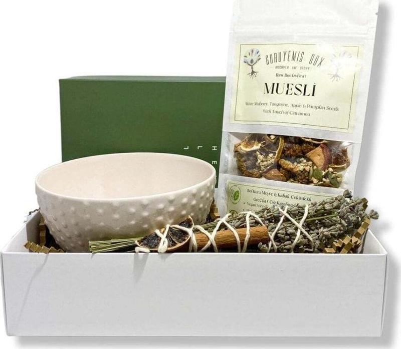 Sağlıklı Kahvaltı Kutusu Hediyesi Seti – Bol Meyveli Müsli,Krem Kâse Ve Lavanta Tütsü