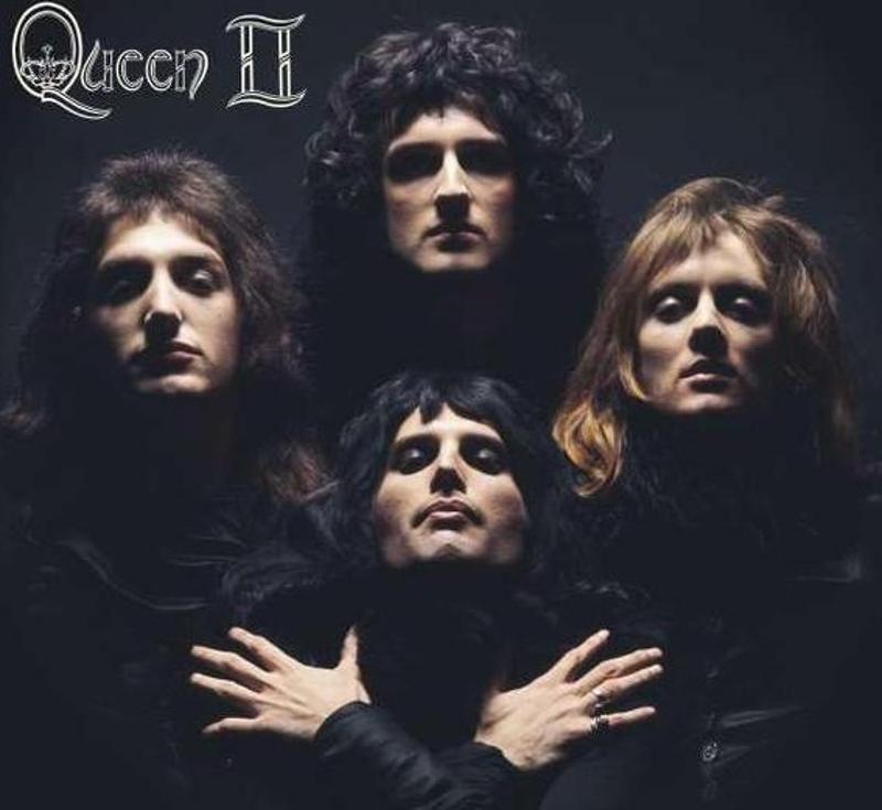 Queen II Plak