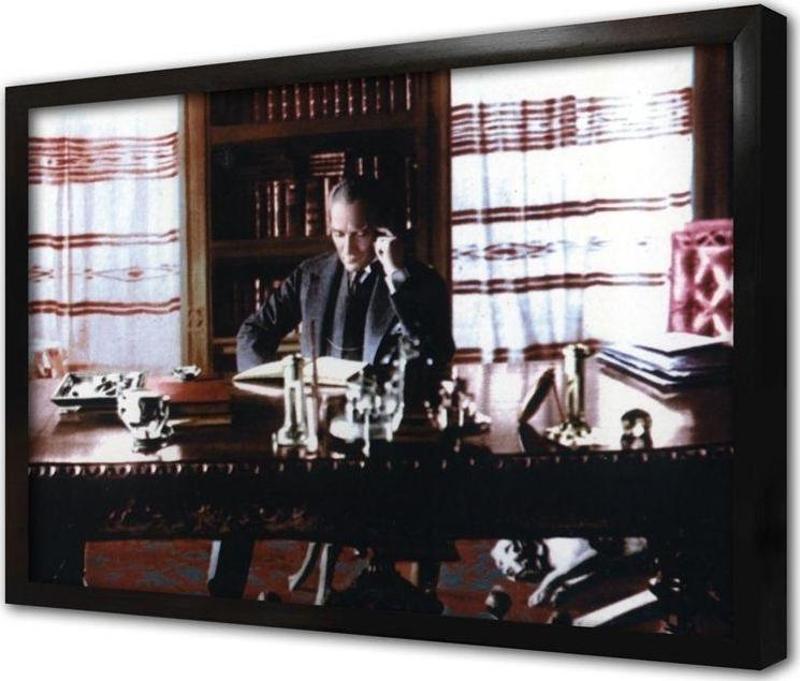 Atatürk Odasında Çalışırken Çerçeveli Mdf Tablo