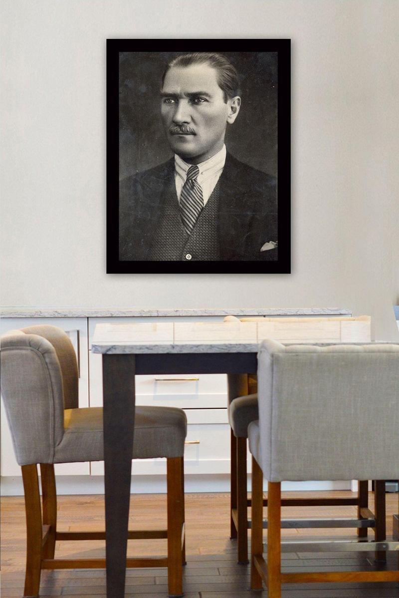 Siyah Çerçeveli Atatürk Tablosu 55 cm x 75 cm