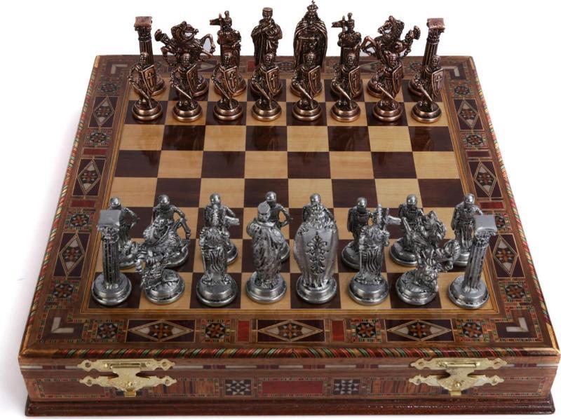Büyük Boy Metal İNGİLİZ Antik Satranç Taşları ve El Yapımı Masif Ahşap Sandıklı Satranç Tahtası (38X38X6 cm.)