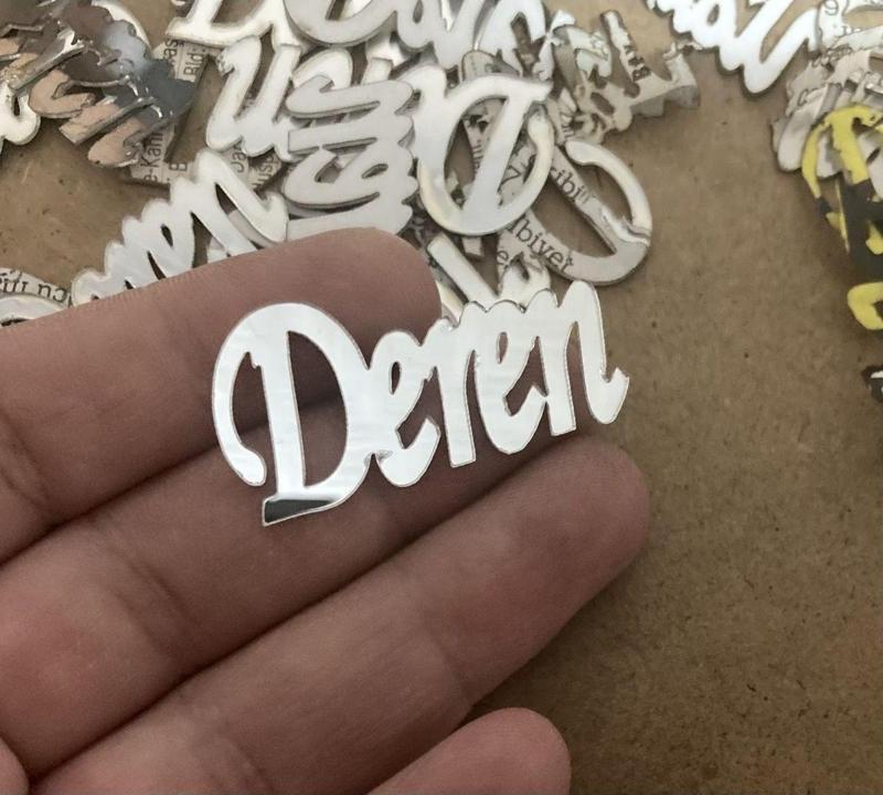 25 Adet 4X2 Cm Pleksi İsim Arkası Bantlıdır