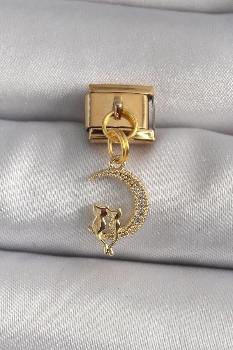 Gold Renk Zirkon Taşlı Hilal Model Kedi Detay Nomination Charm - EBJ250113W30407