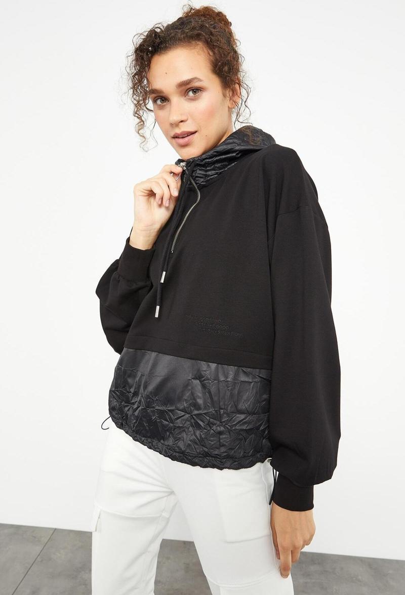 Siyah Balon Kol Paraşüt Kumaş Detaylı Kadın Oversize Sweatshirt - 97167