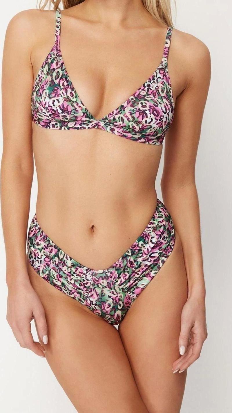 Moda Üçgen Normal Bel Brazilian Üçgen Drapeli High Leg Regular Bikini Takımı