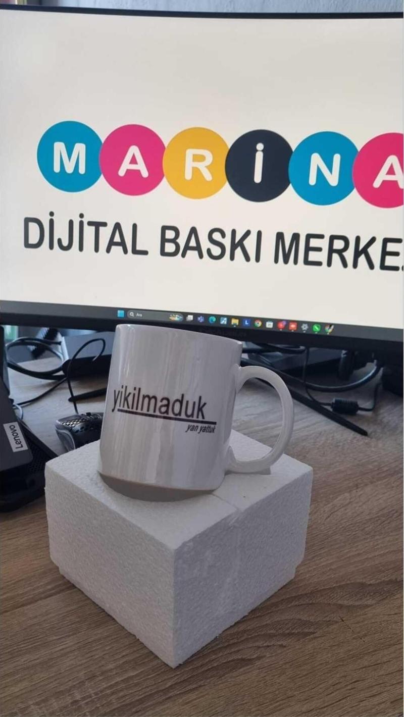 Yıkılmaduk Yan Yattuk  -  Çift Yön Baskılı Kupa Bardak