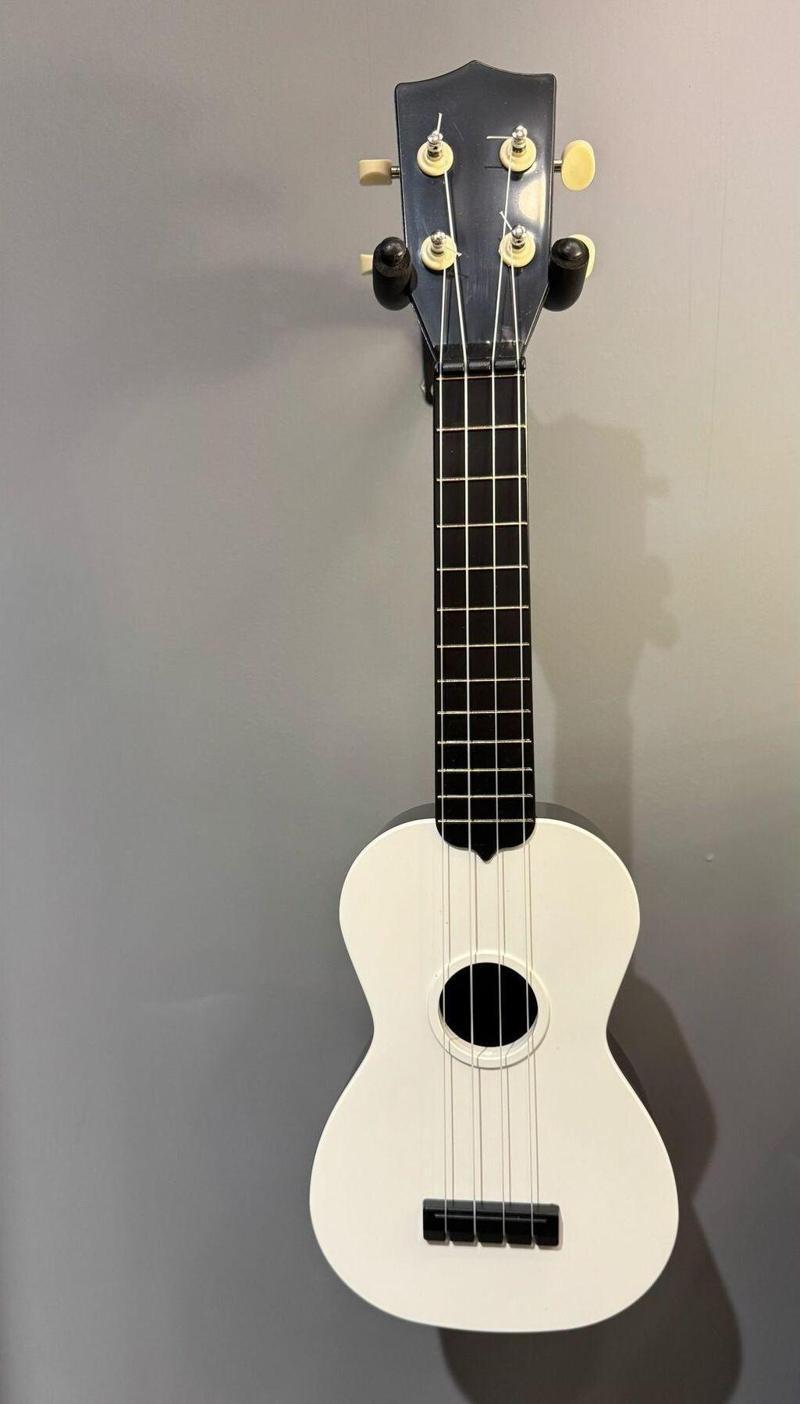 Beyaz Soprano Ukulele