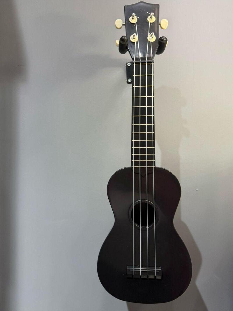 Siyah Soprano Ukulele