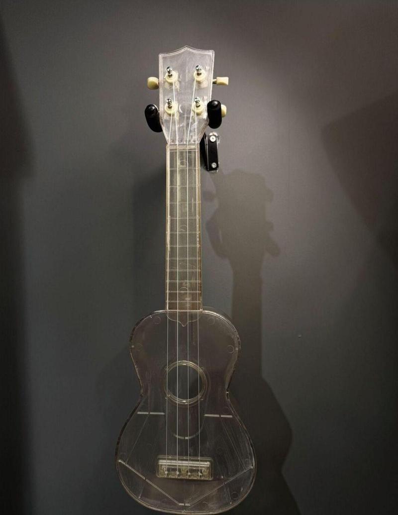Şeffaf Ukulele Uzaktan Kumandalı Ledli