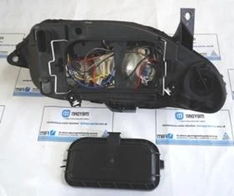 Fıat Albea- 05/13; Far Lambası Sol Elektrikli/Motorlu (İç Aynası Siyah/Nikelajlı)(8 Fişli)(Famella) 