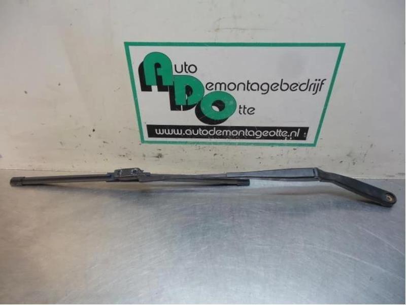 Silecek Kolu Polo None (Oem No: Vw-6Q1955409C)