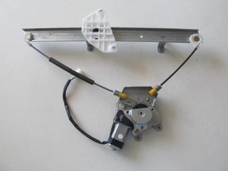 Mıtsubıshı Canter- Fe515- 98/06; Ön Cam Krikosu Sol Elektrikli/Motorlu 2Fiş 12 Volt (Fe511) (Oem No: