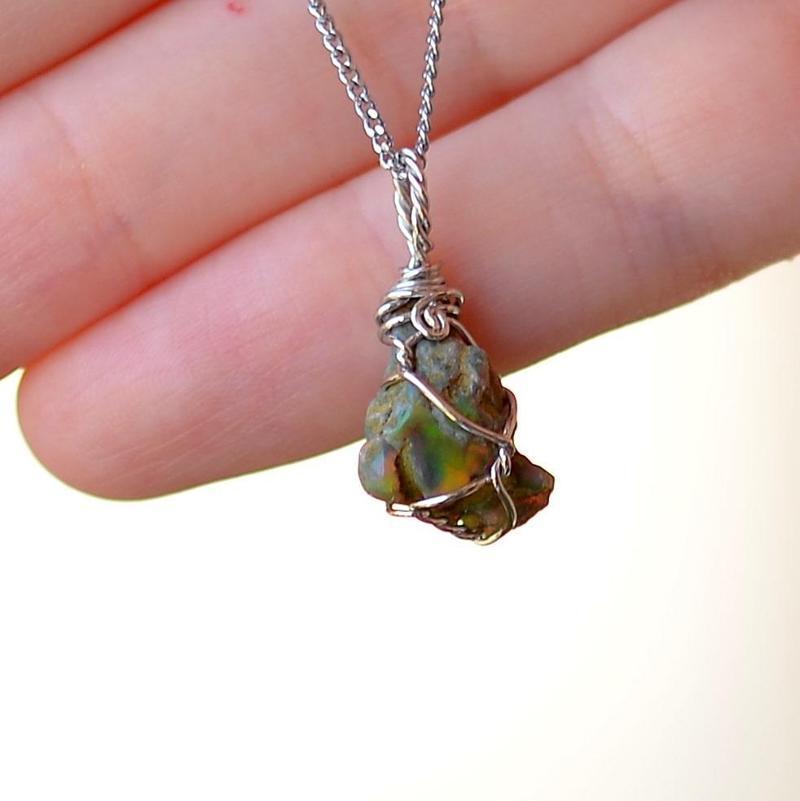 İşlenmemiş Siyah Opal Taşı Kolye