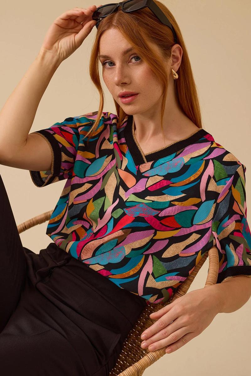 Kadın V Yaka Desenli T-Shirt 0009 Siyah